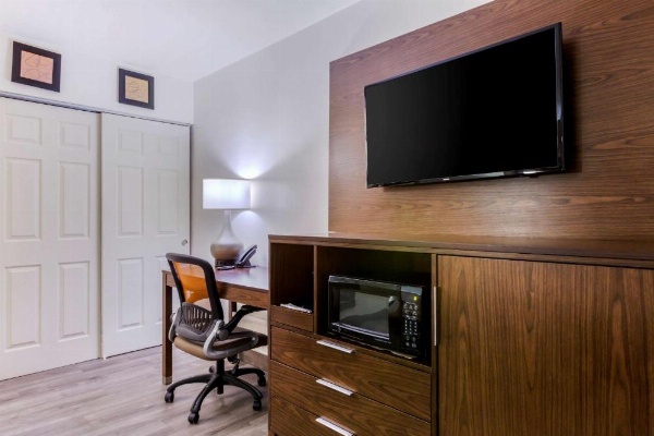 Comfort Suites At Sabino Canyon image 13