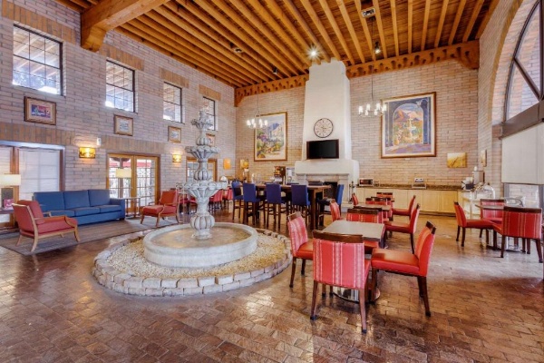 Comfort Suites At Sabino Canyon image 9